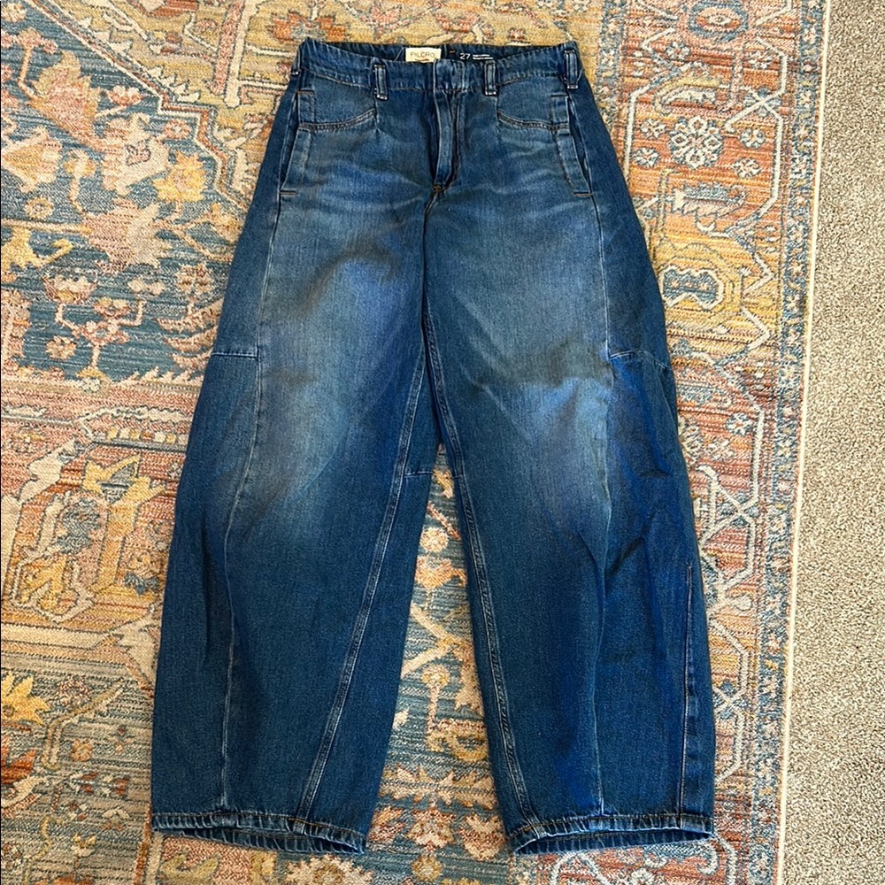 Super cute Anthropologie pilcro barrel leg jeans size 27